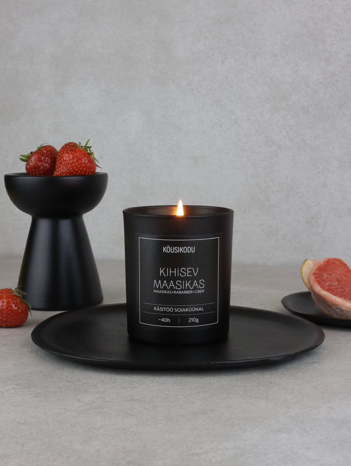 Soy Wax Candle Sparkling Strawberry matte black 210g
